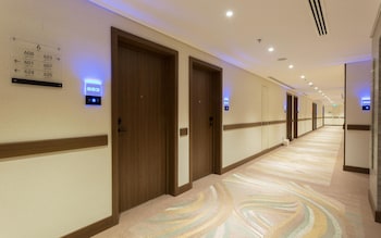 comfort hotel jeddah king road