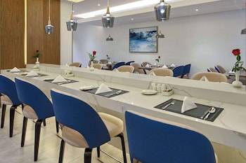 comfort hotel jeddah king road
