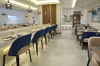 comfort hotel jeddah king road