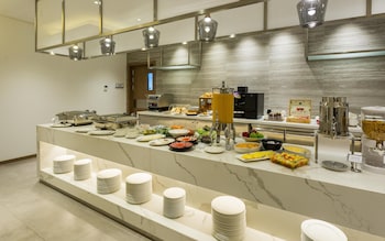 comfort hotel jeddah king road