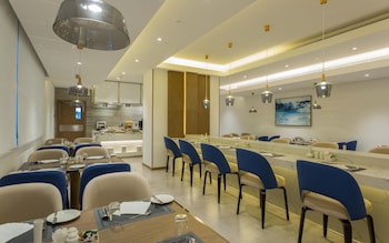 comfort hotel jeddah king road