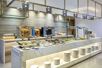 comfort hotel jeddah king road