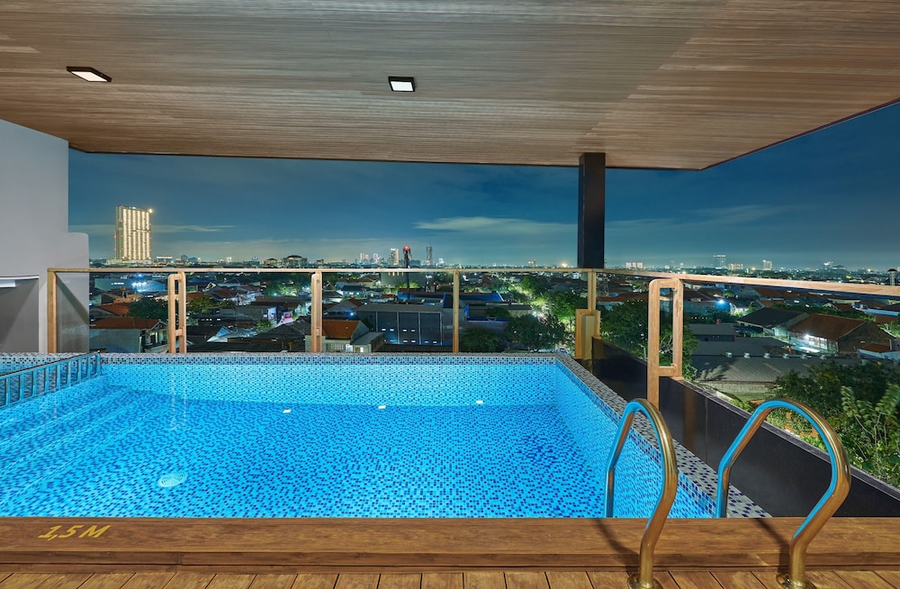 aston inn jemursari