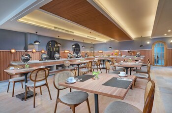 Aston Inn Jemursari,Surabaya>>Jawa Timur,3 star