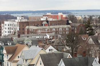 holiday inn express new rochelle an ihg hotel