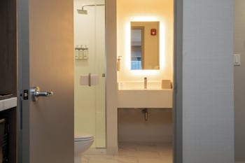 holiday inn express new rochelle an ihg hotel