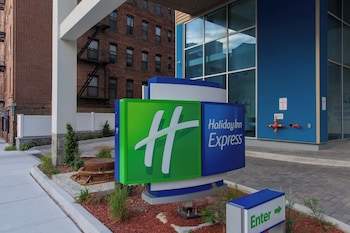 holiday inn express new rochelle an ihg hotel