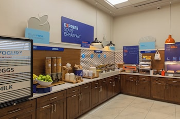 holiday inn express new rochelle an ihg hotel