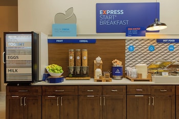 holiday inn express new rochelle an ihg hotel