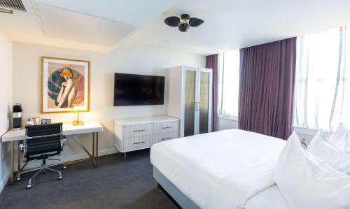 the kelly birmingham tapestry collection by hilton