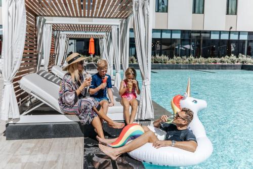 avani muscat hotel and suites