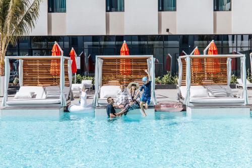 avani muscat hotel and suites