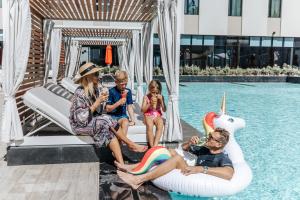 avani muscat hotel and suites