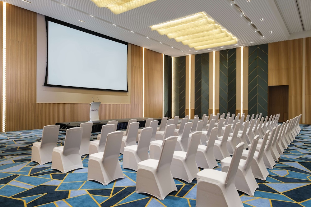 avani muscat hotel and suites