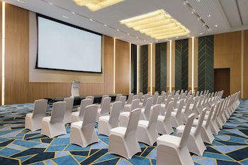 avani muscat hotel and suites