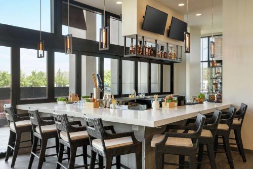 home2 suites by hilton woodland hills
