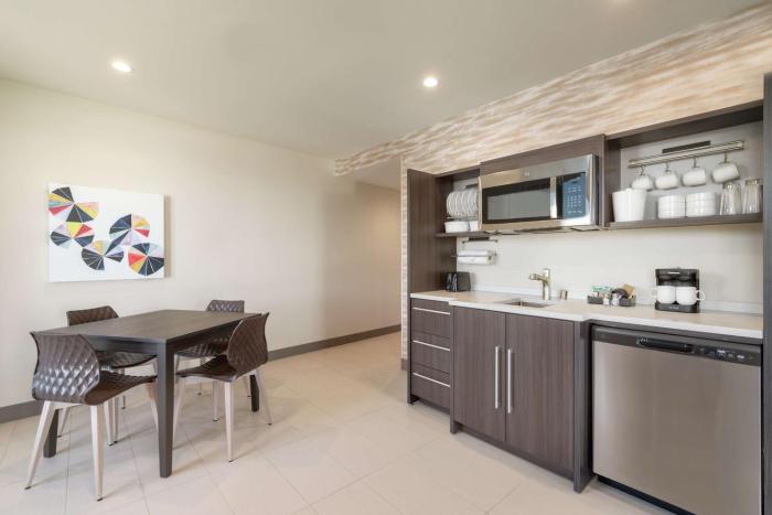 home2 suites by hilton woodland hills