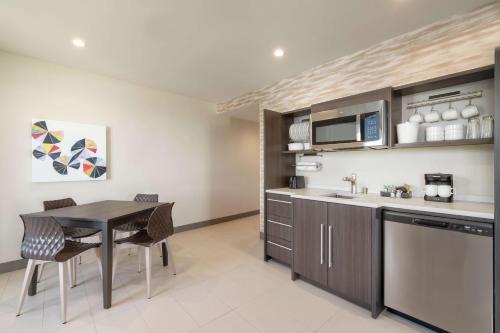 home2 suites by hilton woodland hills