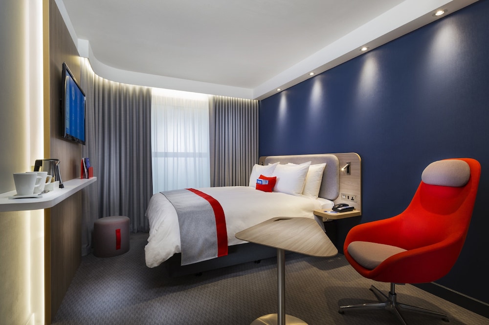 holiday inn express cambridge west cambourne an ihg hotel