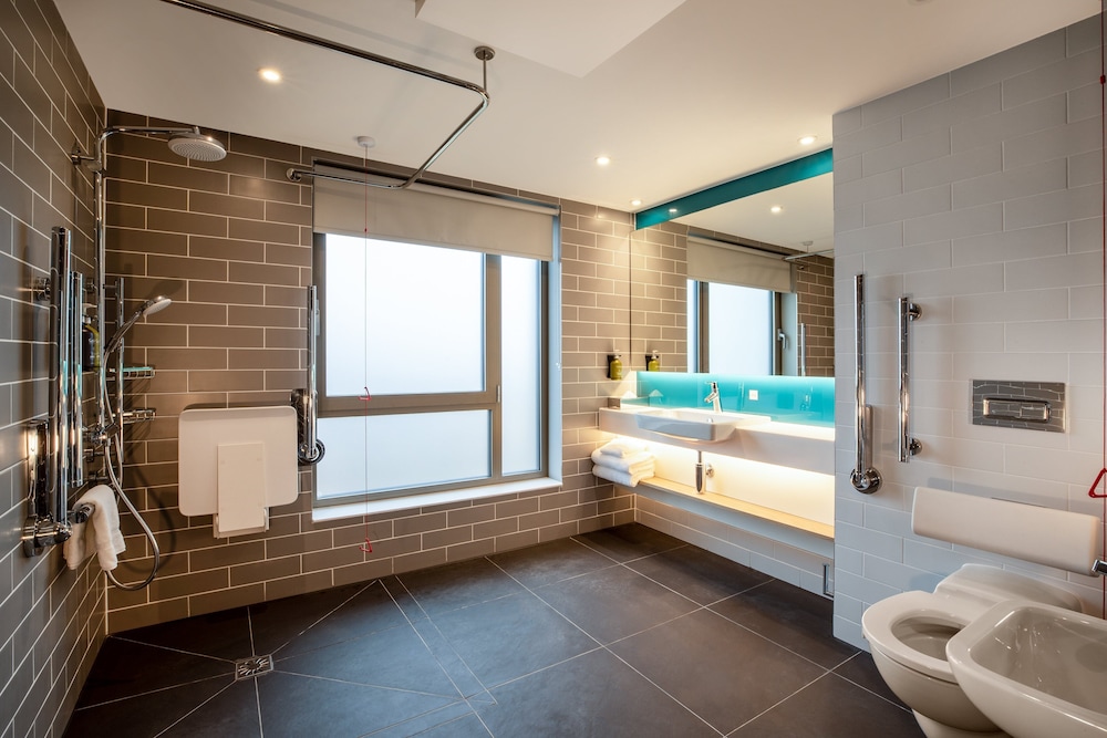 holiday inn express cambridge west cambourne an ihg hotel