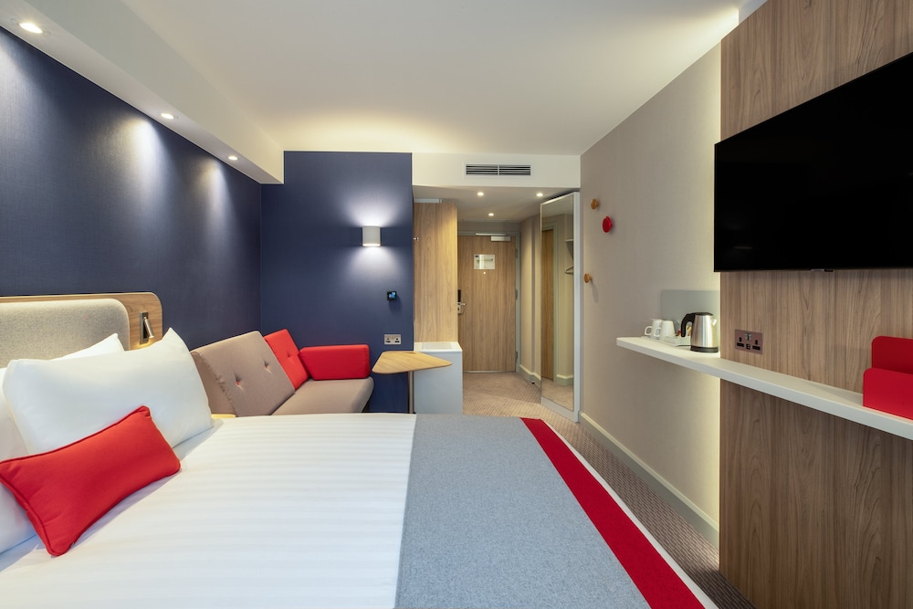 holiday inn express cambridge west cambourne an ihg hotel