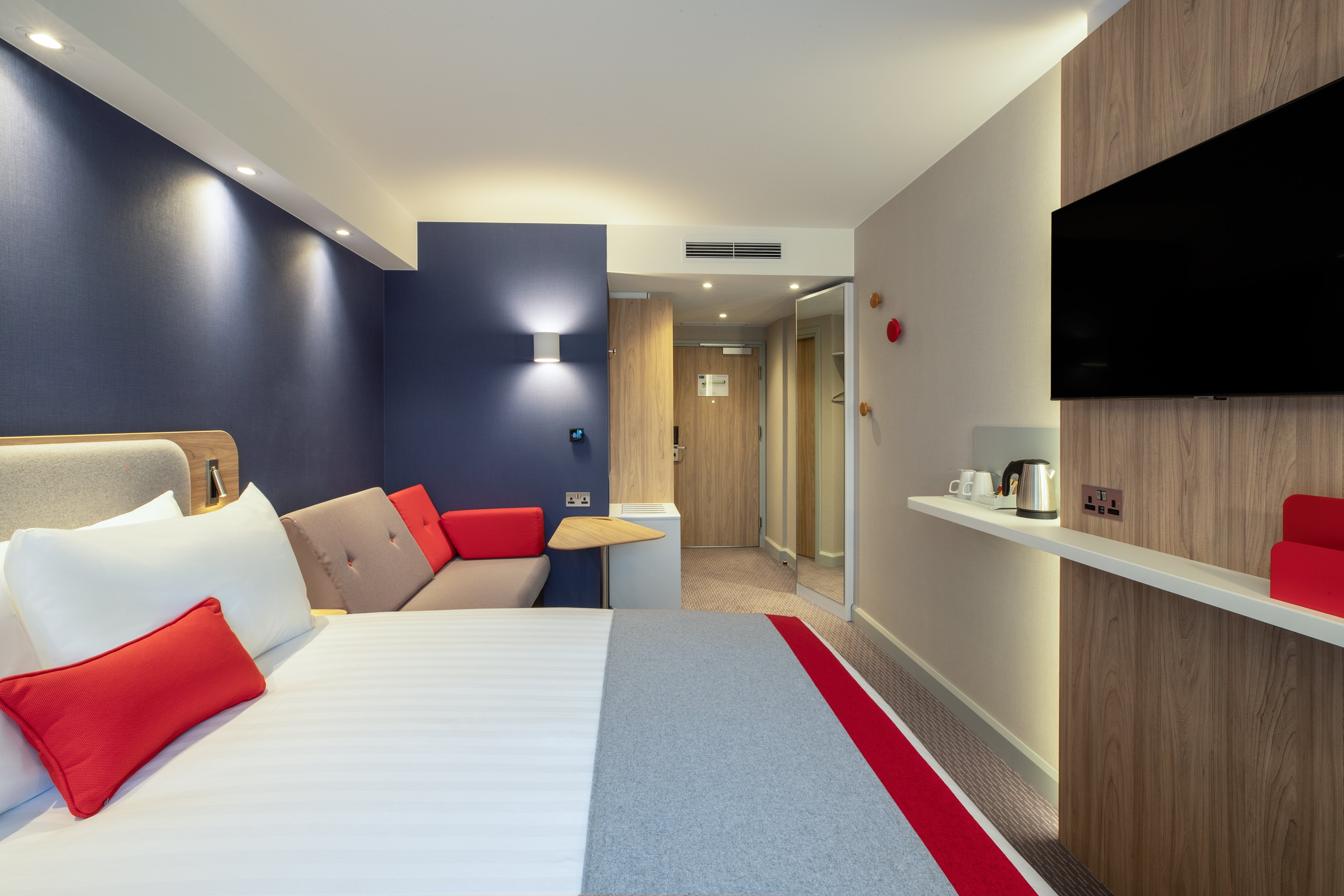holiday inn express cambridge west cambourne an ihg hotel