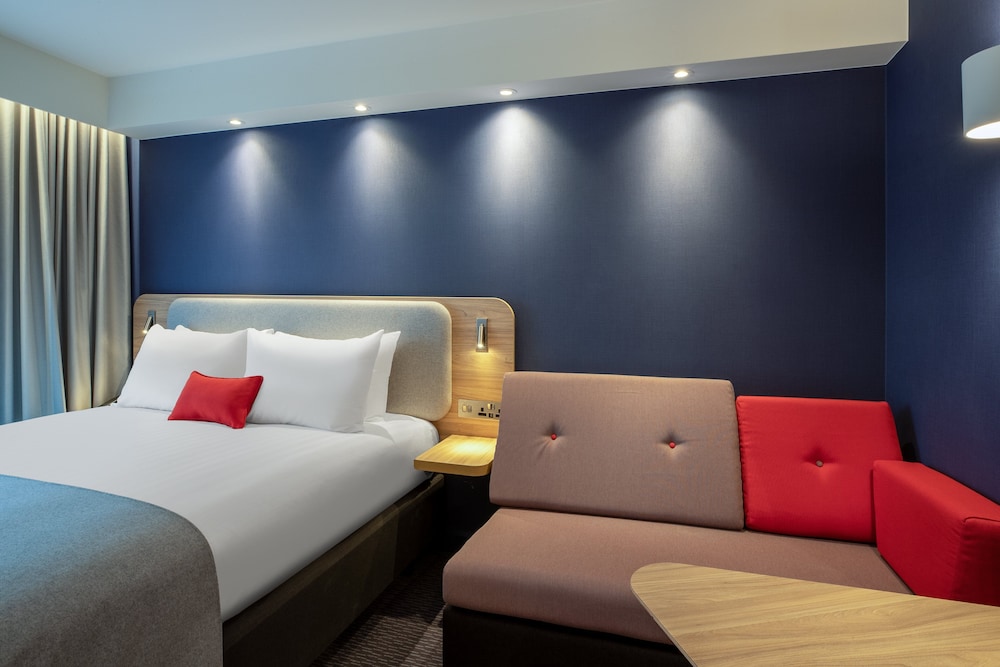 holiday inn express cambridge west cambourne an ihg hotel