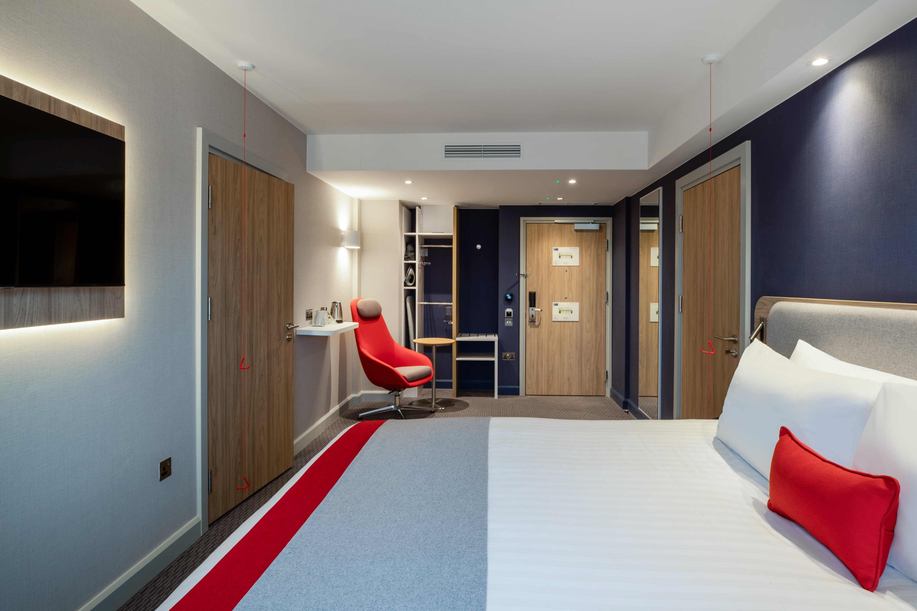 holiday inn express cambridge west cambourne an ihg hotel