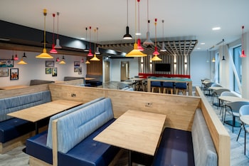 Holiday Inn Express Cambridge West Cambourne, An Ihg Hotel,,3 star