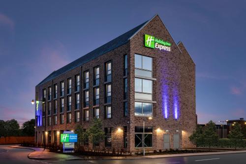 holiday inn express cambridge west cambourne an ihg hotel