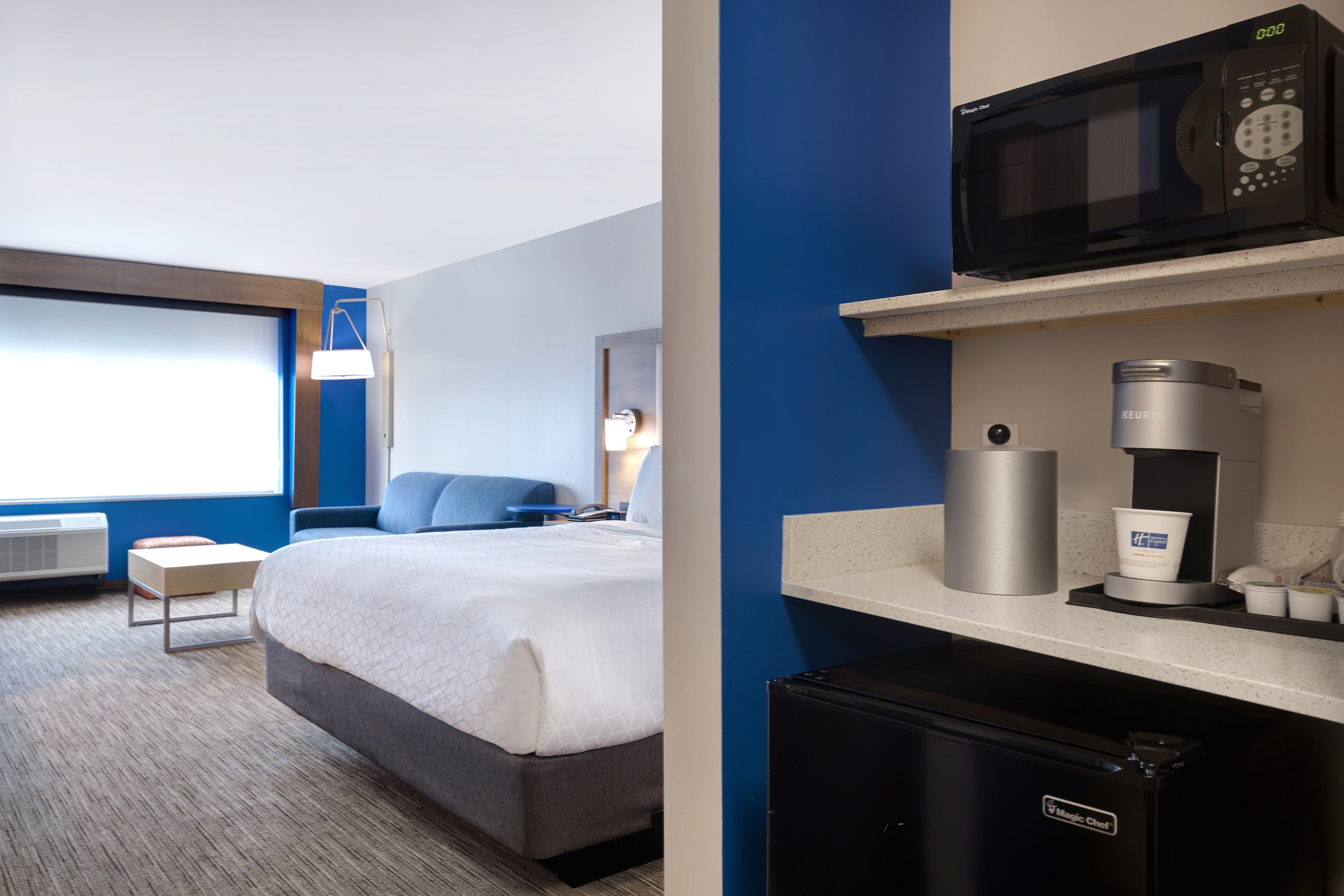 holiday inn express and suites detroit dearborn an ihg hotel