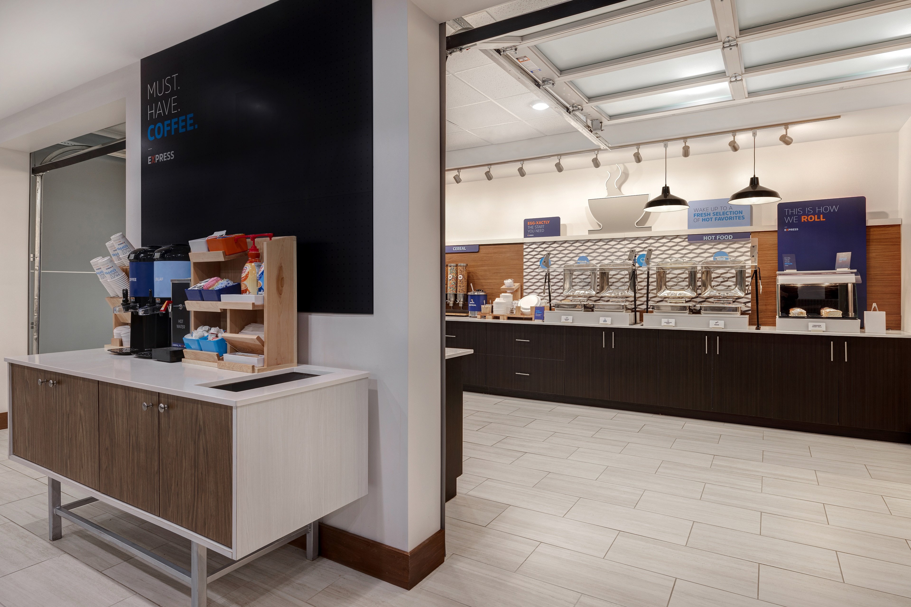 holiday inn express and suites detroit dearborn an ihg hotel