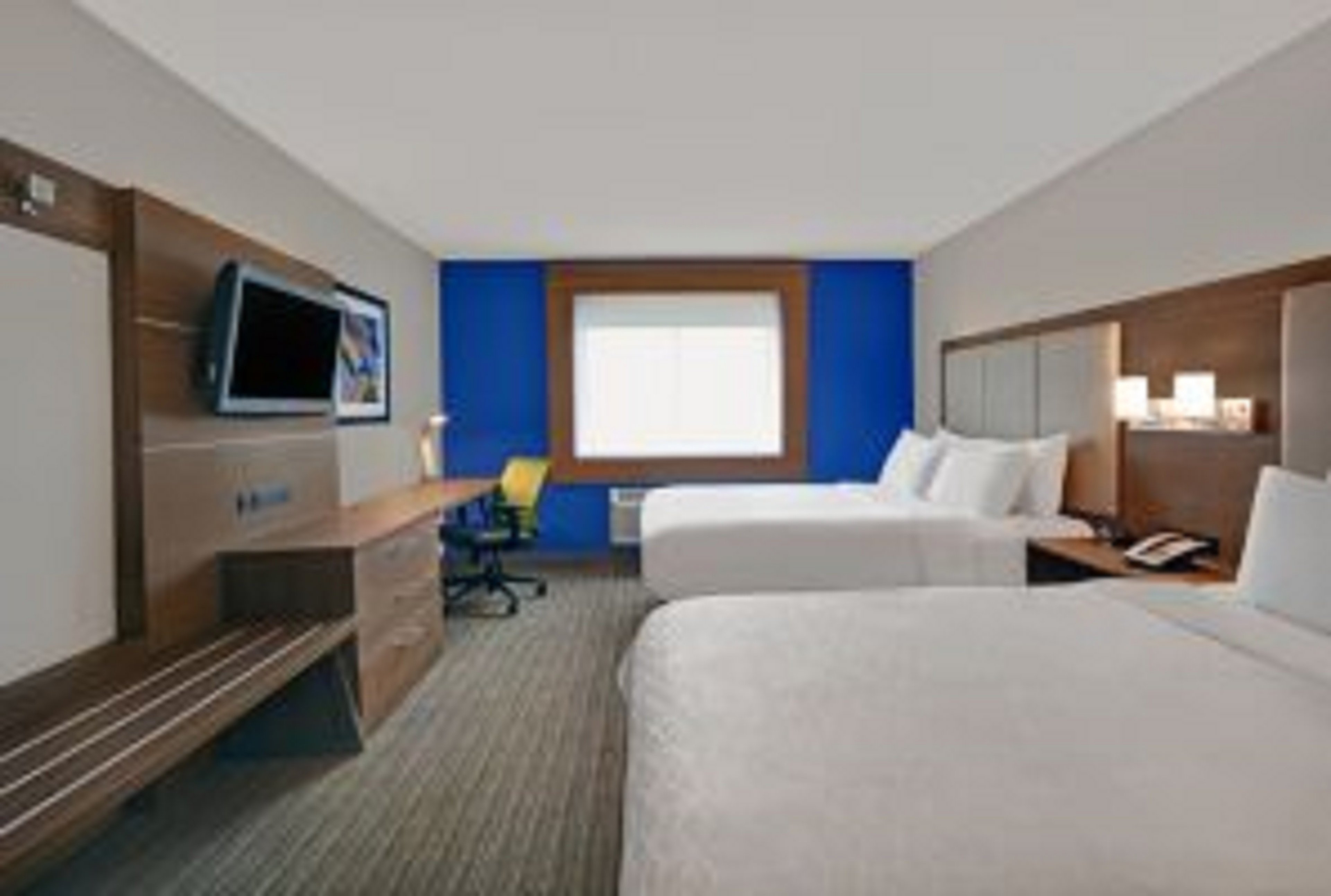holiday inn express and suites detroit dearborn an ihg hotel