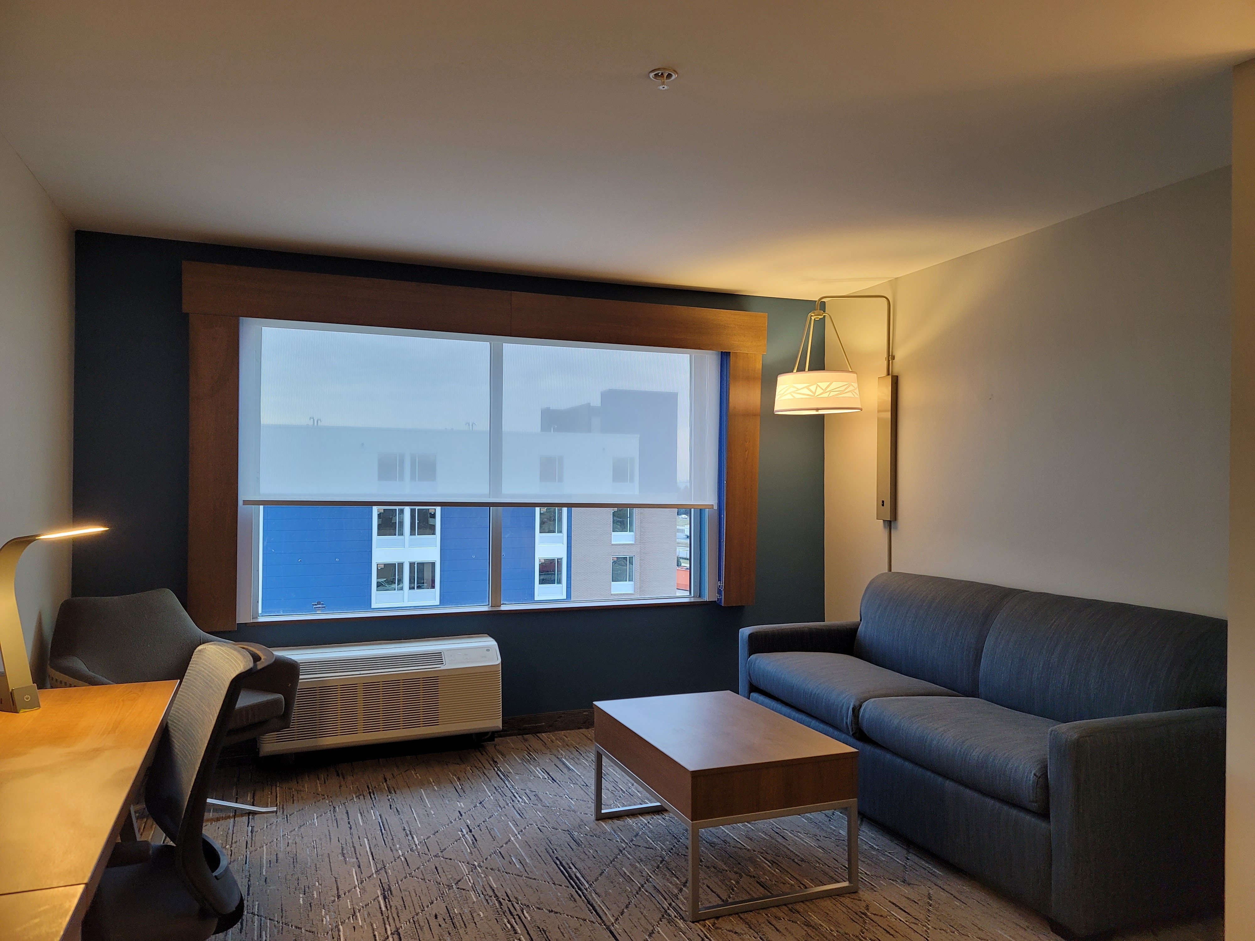 holiday inn express and suites detroit dearborn an ihg hotel