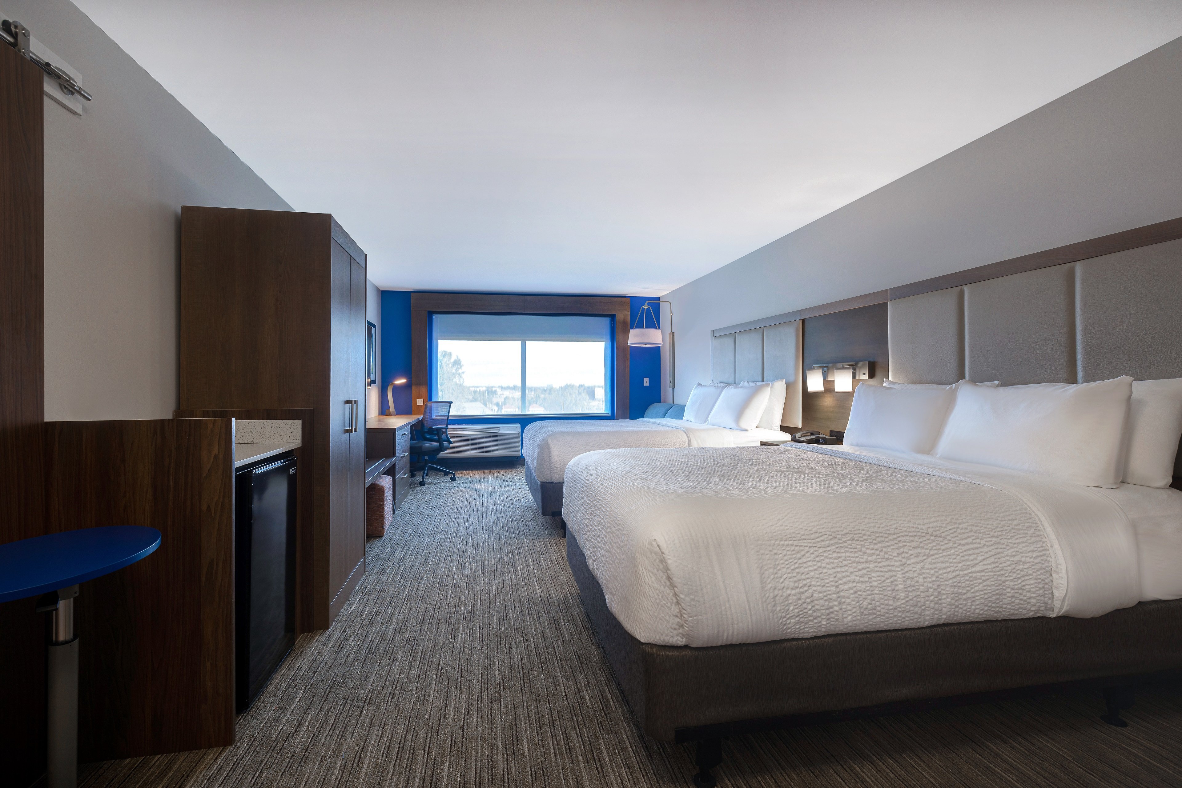holiday inn express and suites detroit dearborn an ihg hotel