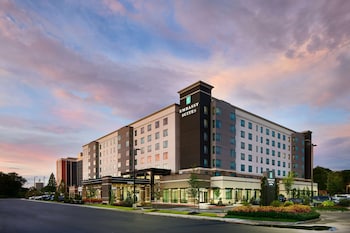 embassy suites by hilton atlanta airport north