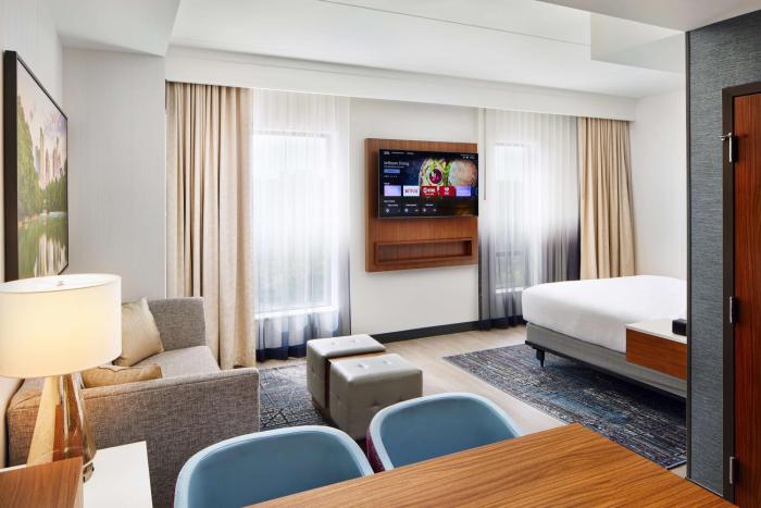 embassy suites by hilton atlanta airport north