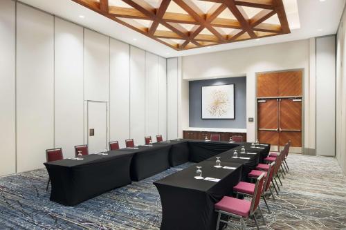 embassy suites by hilton atlanta airport north