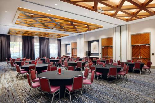 embassy suites by hilton atlanta airport north