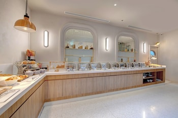 royal regency suites