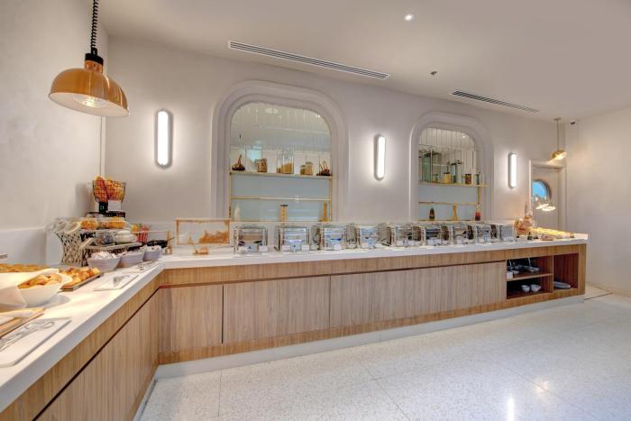 royal regency suites