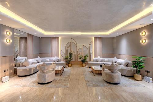 royal regency suites