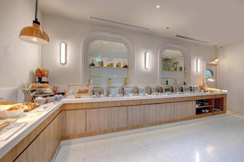 royal regency suites