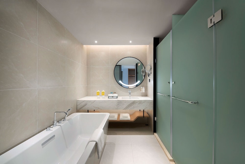 holiday inn and suites wuhan international expo
