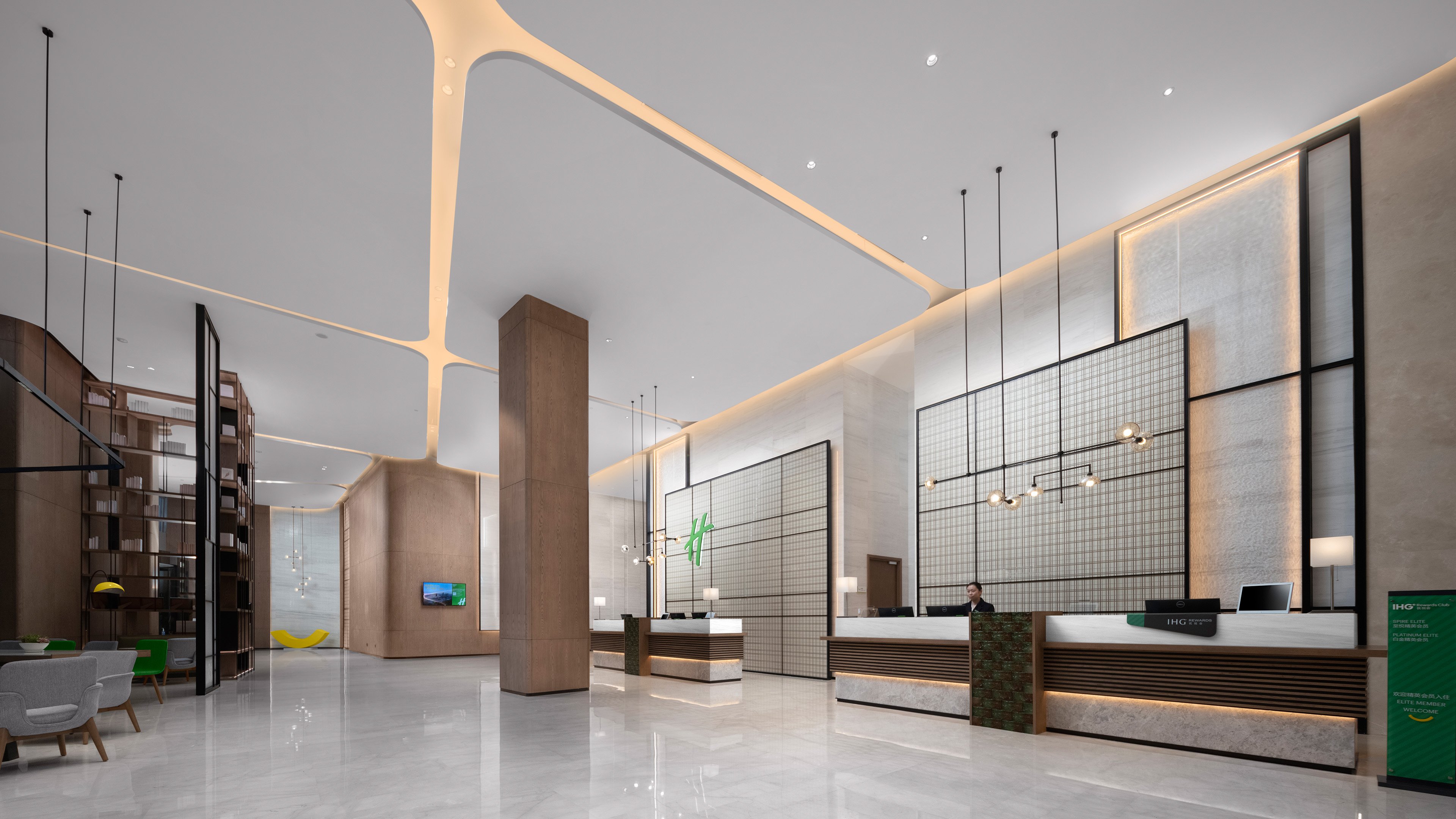 holiday inn and suites wuhan international expo