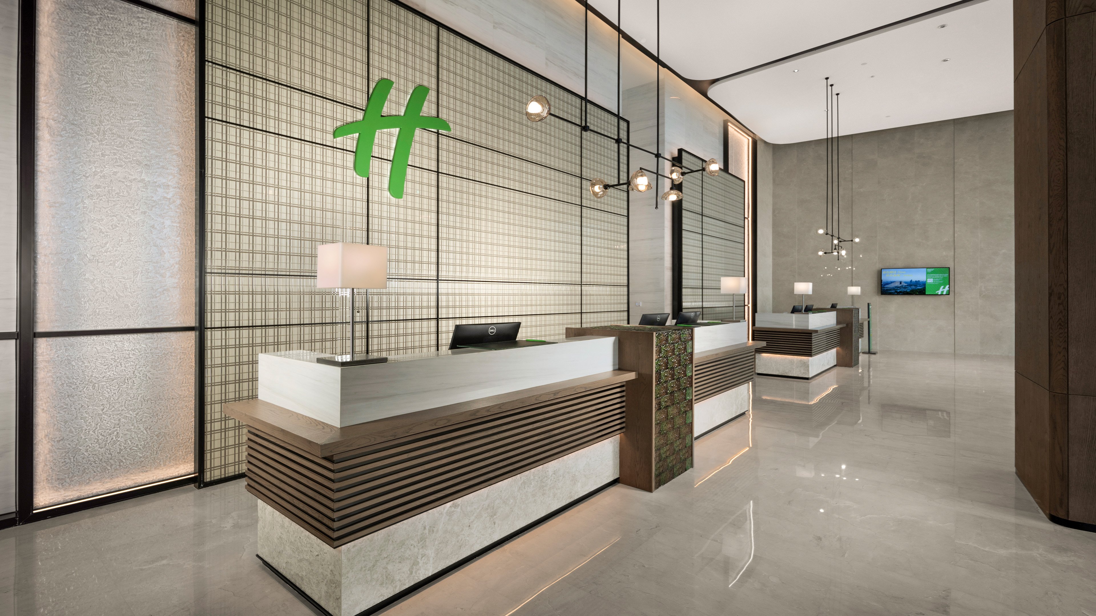 holiday inn and suites wuhan international expo