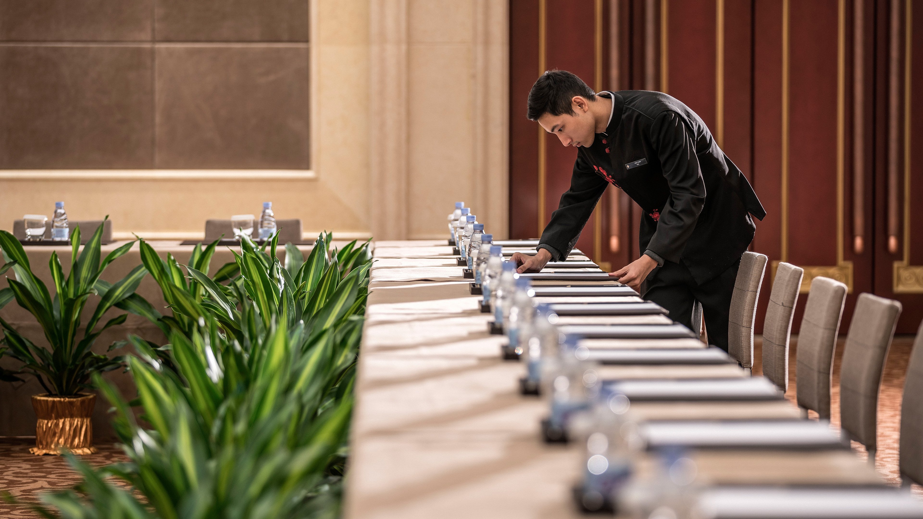 holiday inn and suites wuhan international expo