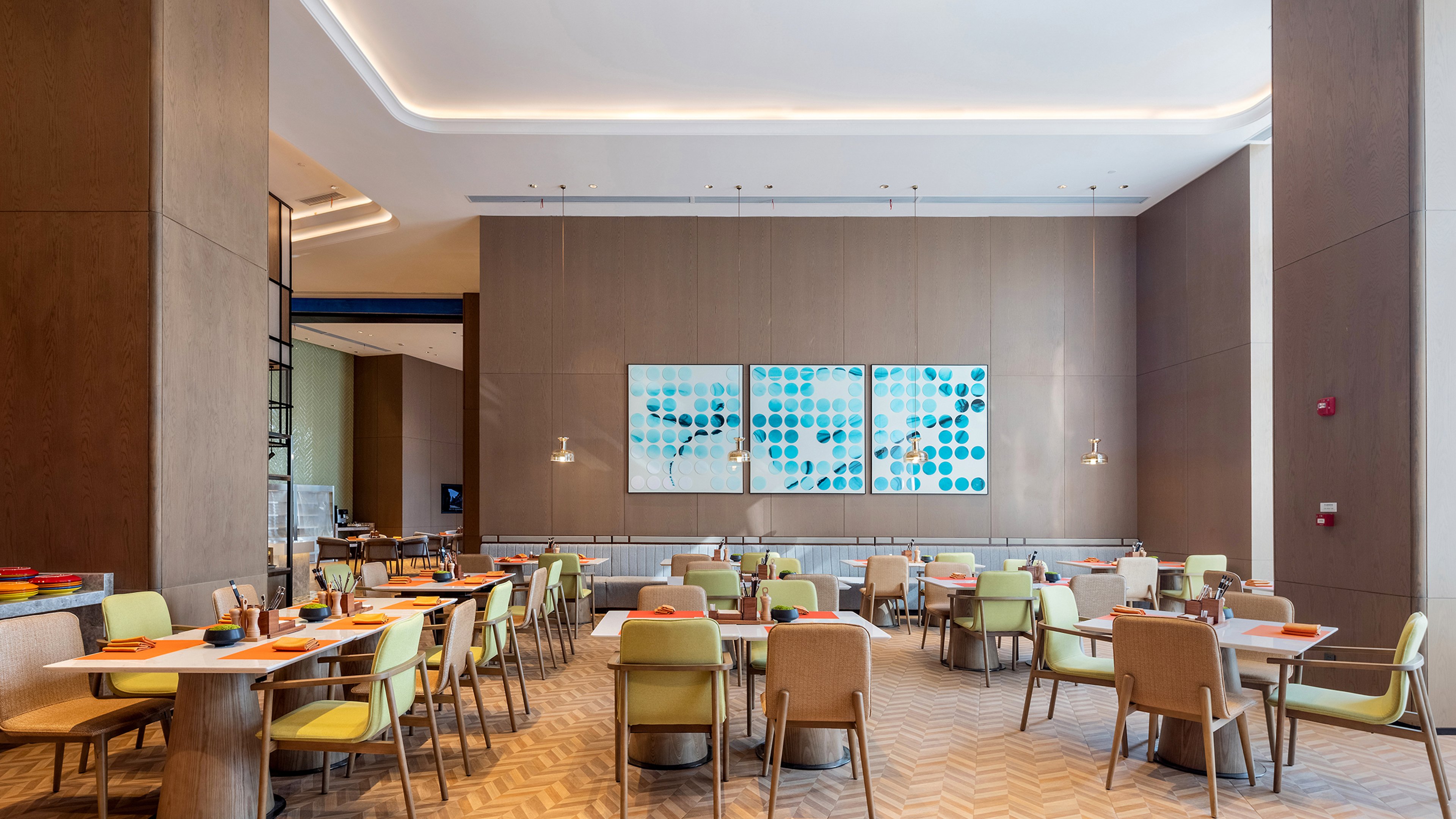 holiday inn and suites wuhan international expo