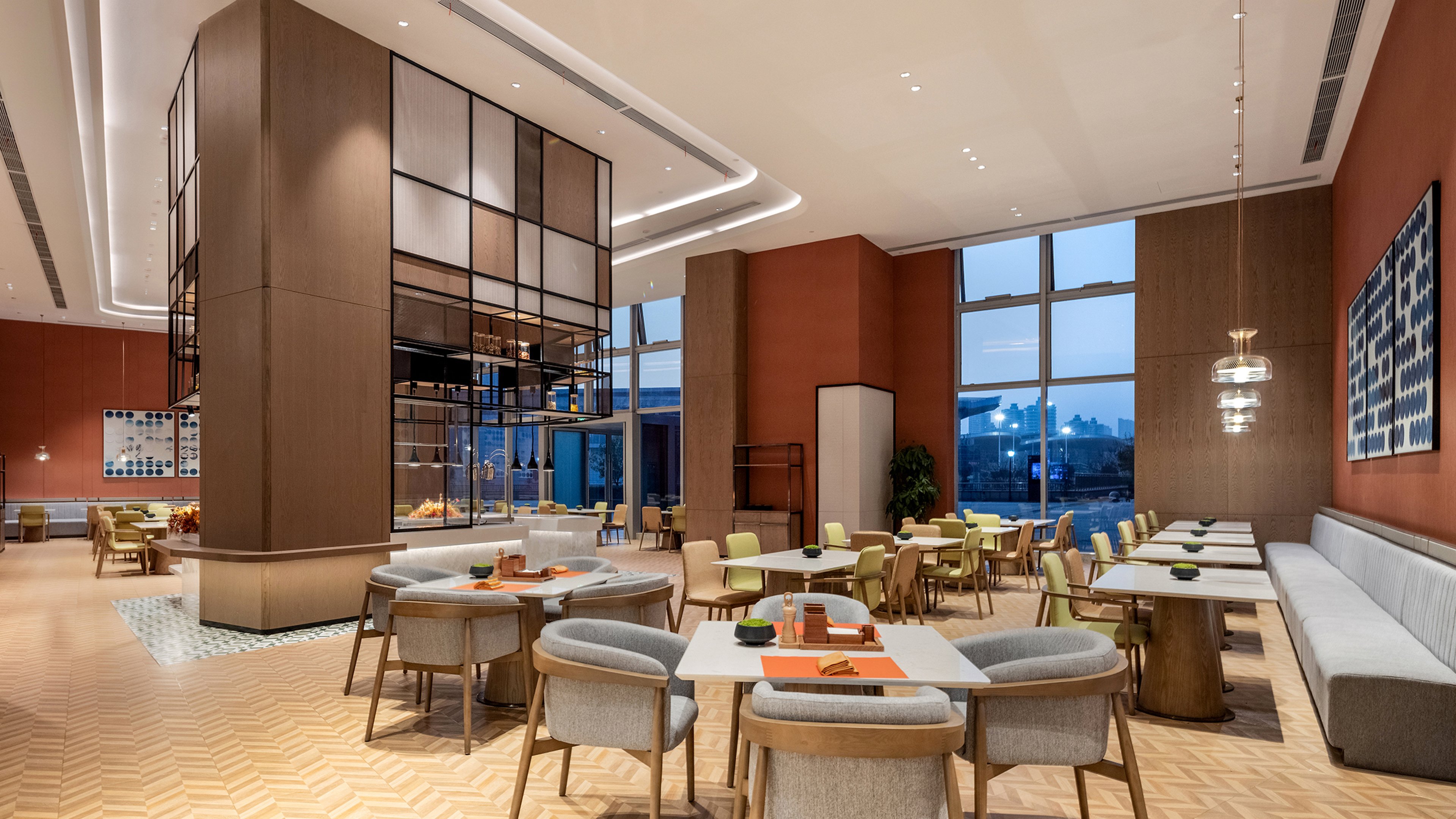 holiday inn and suites wuhan international expo