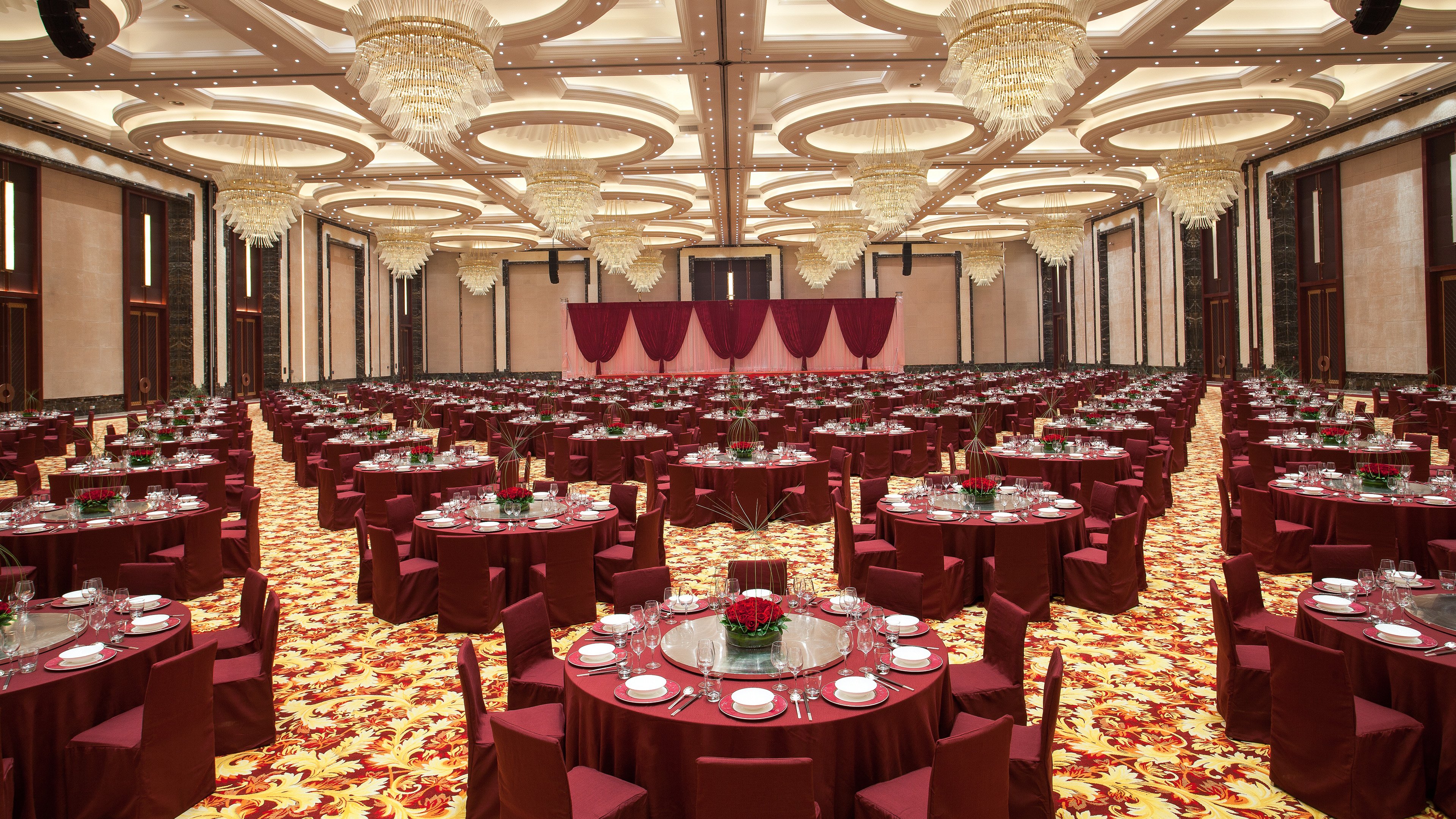 holiday inn and suites wuhan international expo